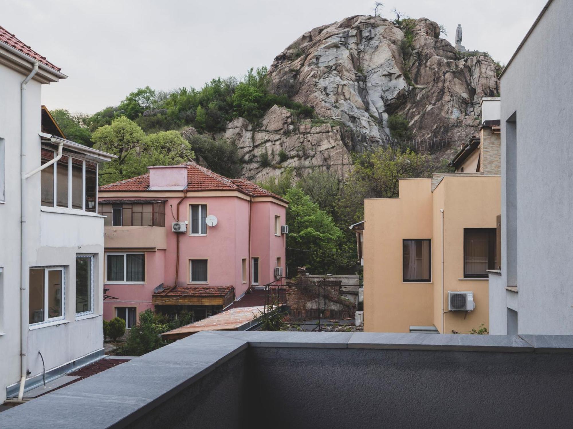 Stylish 1Bd - Free Private Garage Apartment Plovdiv Luaran gambar